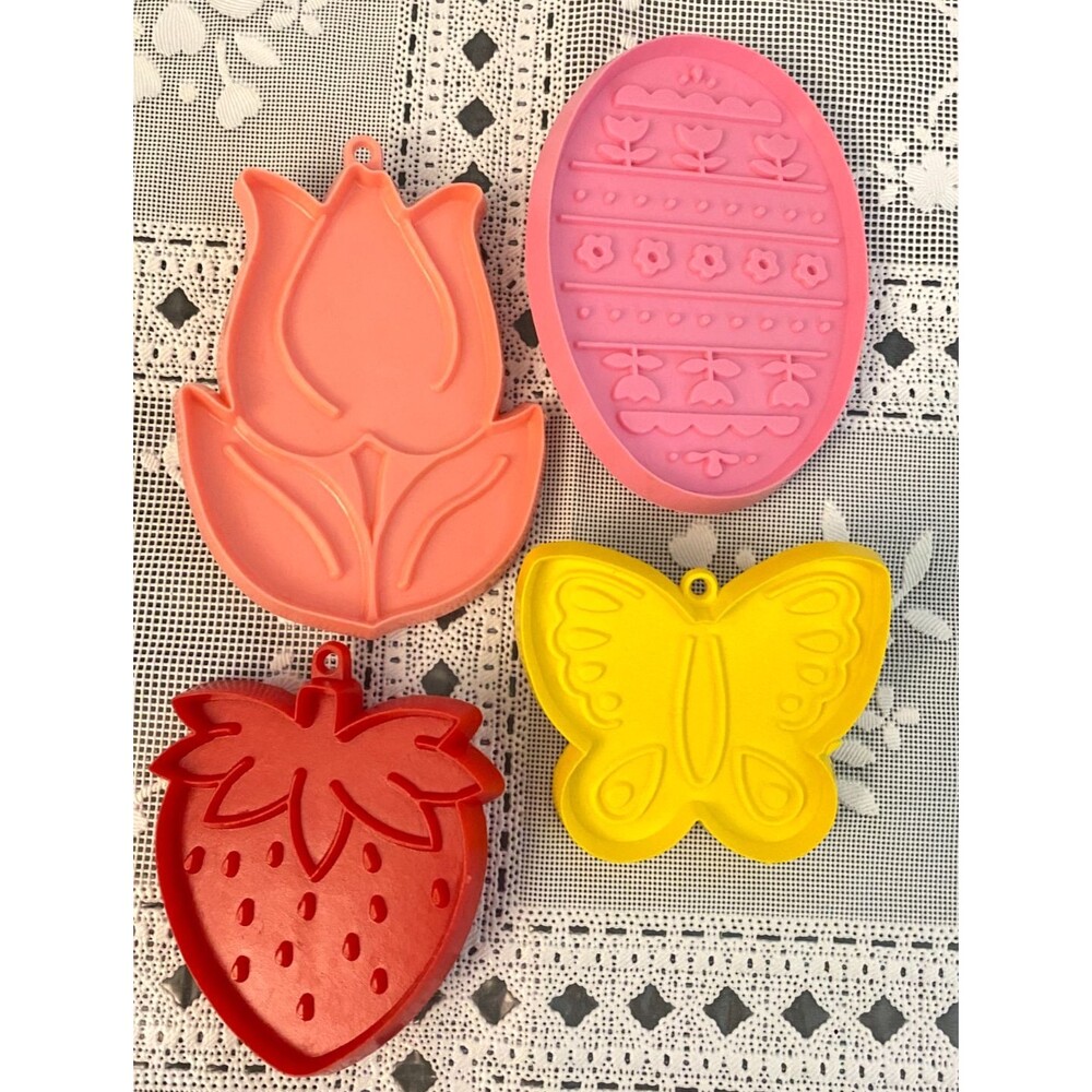 Vintage Hallmark Plastic Cookie Cutters Spring Easter 4pc Egg Tulip Butterfly